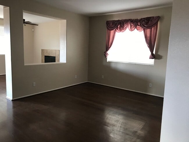 Building Photo - 3 BEDROOM VICTORVILLE HOME IN SPRING VALLE...