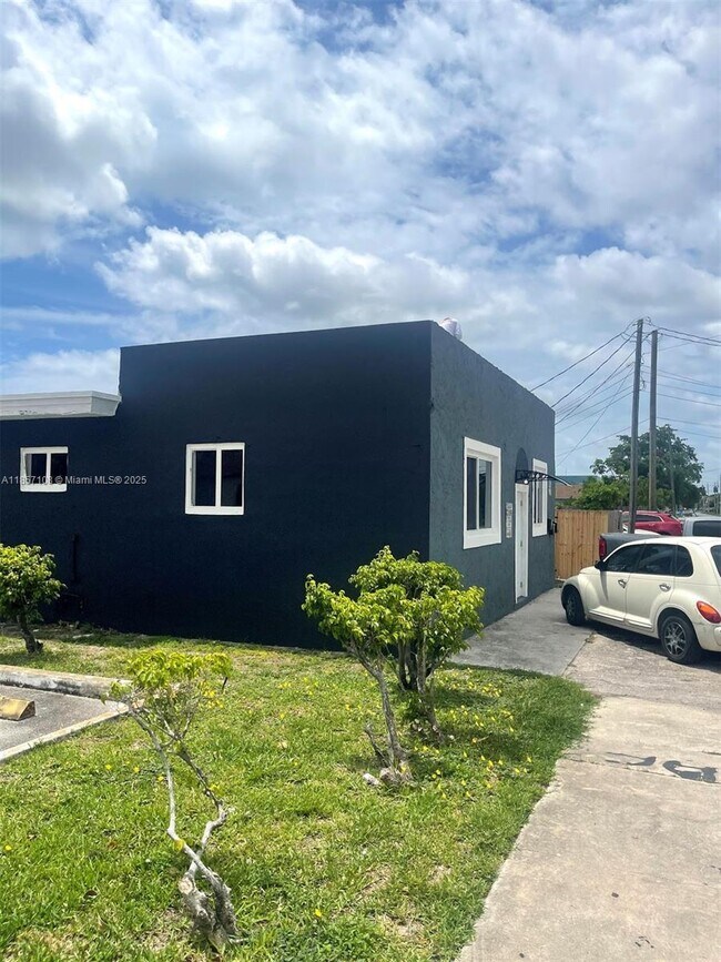 Foto del edificio - 612 NW 2nd Ave
