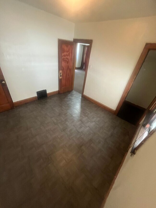 Foto del edificio - Spacious 2Bedroom Lower Duplex