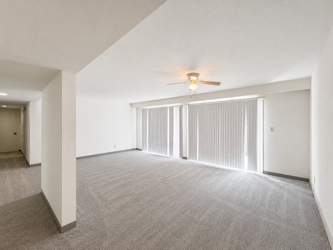 Building Photo - 921 Tennis Way