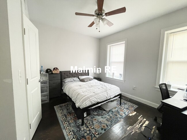 Building Photo - 998 Tremont St