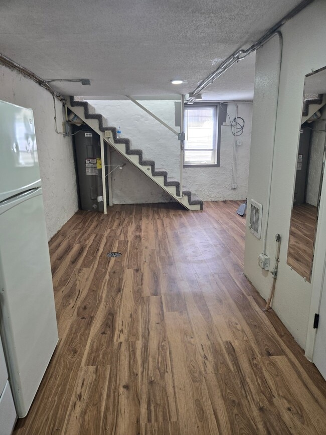 Building Photo - 264 N 4th St