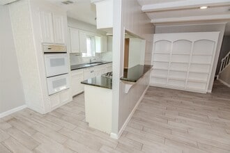 Building Photo - 1027 Montour Dr