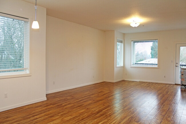 Building Photo - 1555 N Willis Blvd