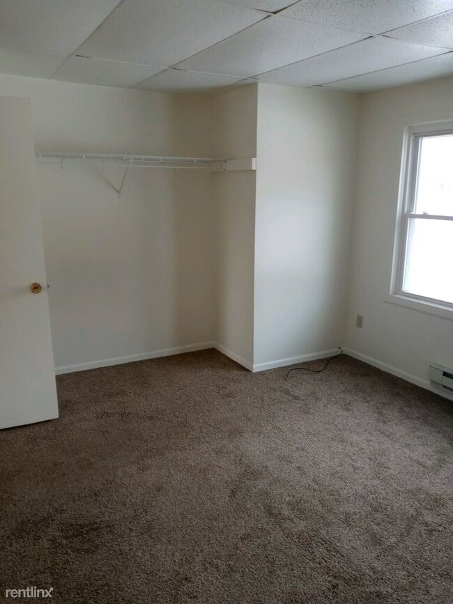 Building Photo - 2 br, 1 bath Duplex - 808 Commercial St