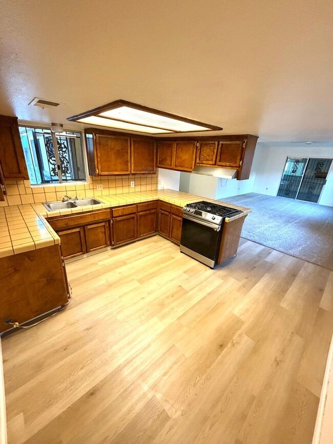 Building Photo - 106 Cecil Ave