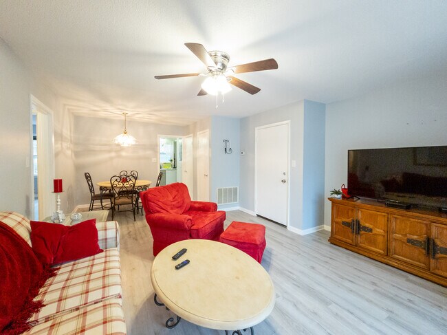 Foto del edificio - 357 Driftwood Cir