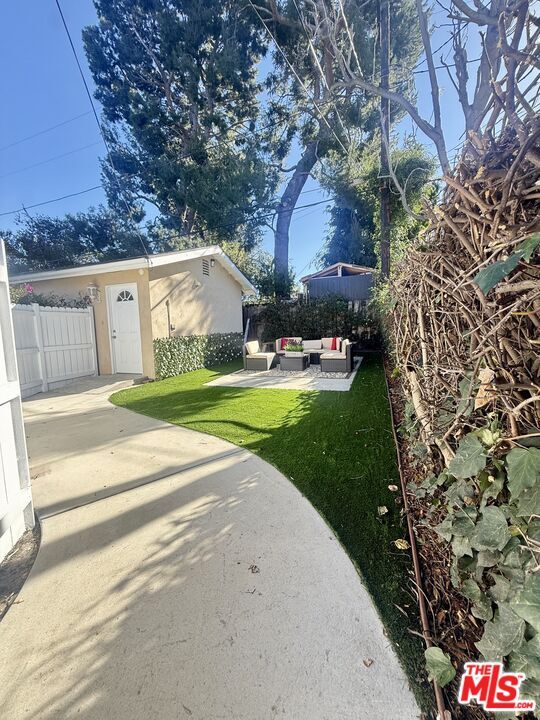 Building Photo - 18002 Collins St