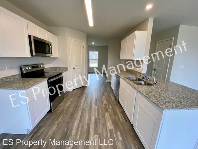 Building Photo - 5 br, 3 bath House - 2608 W. Kings Canyon Dr.