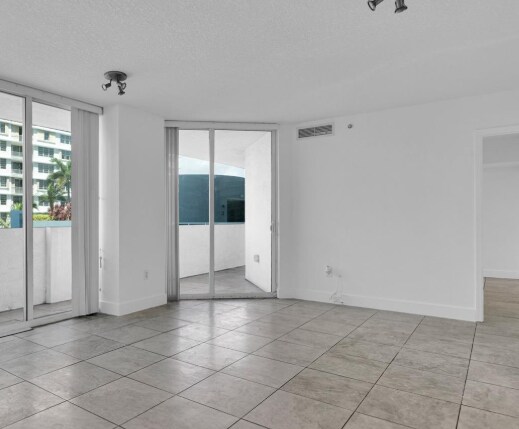 Foto del edificio - 1881 79th Street Causeway