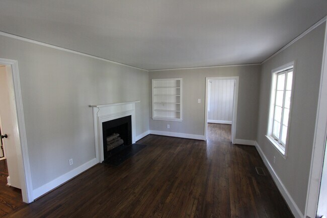 Building Photo - 992 Beverly Dr