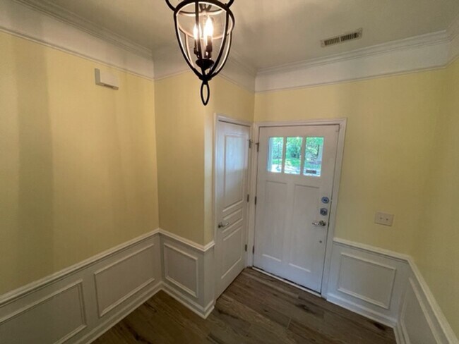 Foto del edificio - 8203 Saltwood Pl