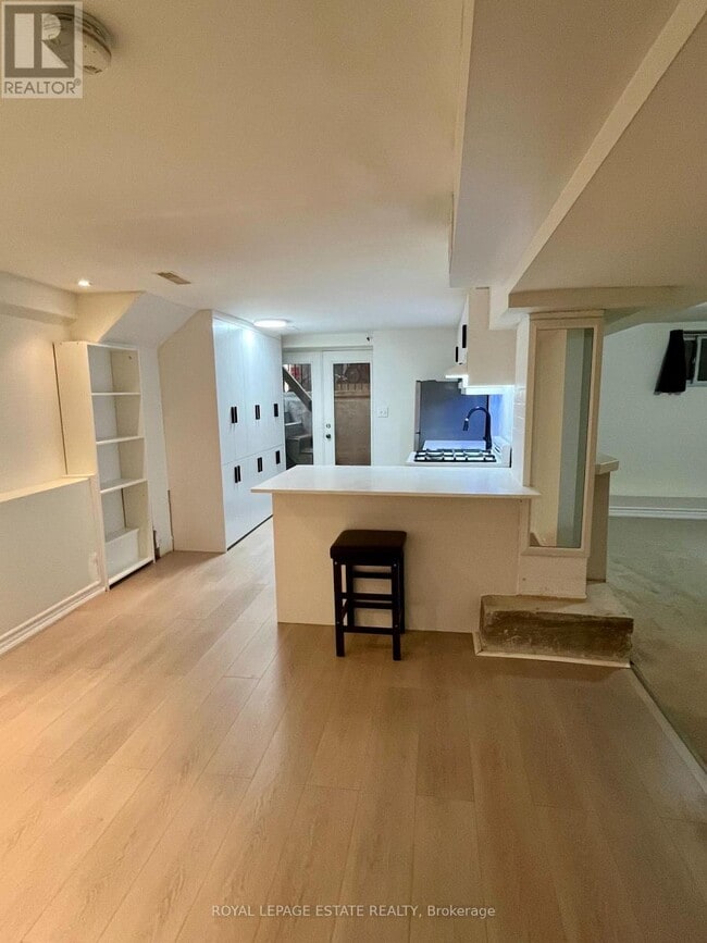 Building Photo - 5 Edgewood Gardens