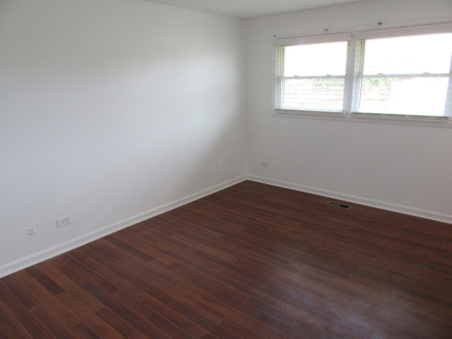 Building Photo - 621 Sienna Dr