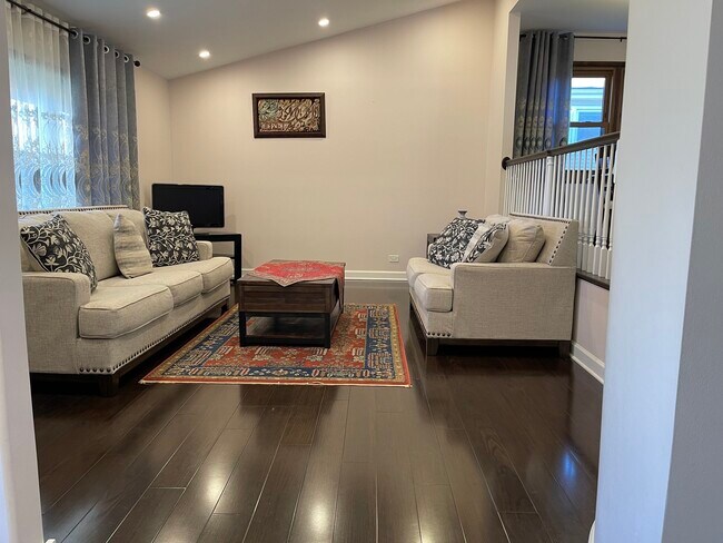 Foto del edificio - 1925 E Waverly Ln