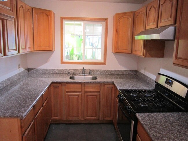 Building Photo - 26718 Peterman Ave