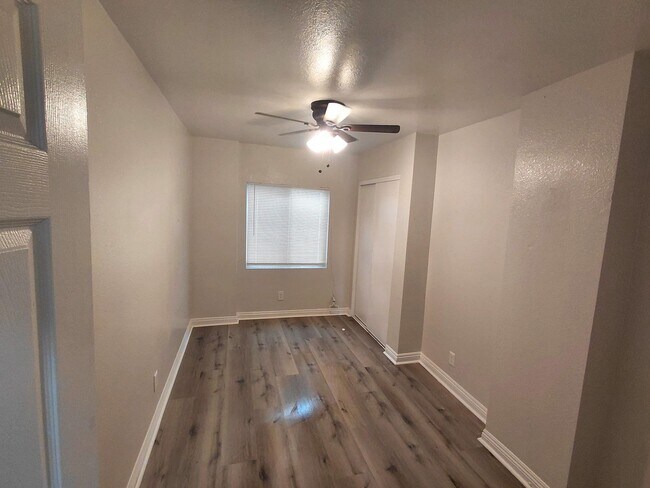 Foto del edificio - 851 W 93rd St