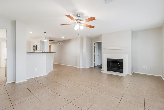 Foto del edificio - 3723 Nutwood Ln