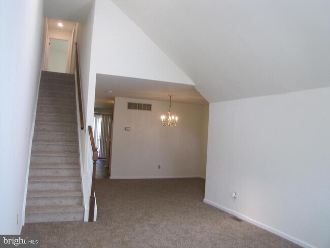 Building Photo - 107 Victoria Dr