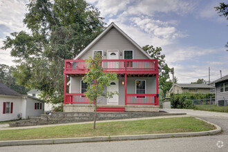 Building Photo - 325 W 15th St