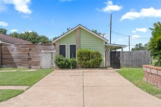 Building Photo - 5035 Reno Dr