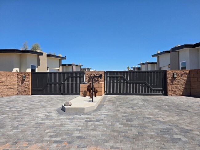 Foto del edificio - 370 Riverfront Dr
