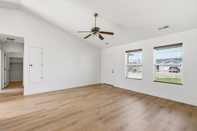 Building Photo - 473 W 2000 N