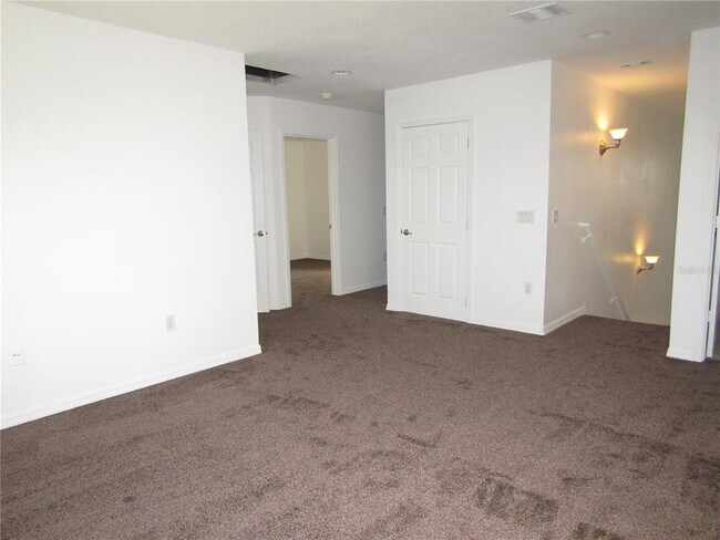 Foto del edificio - 2239 Cypress Lake Pl