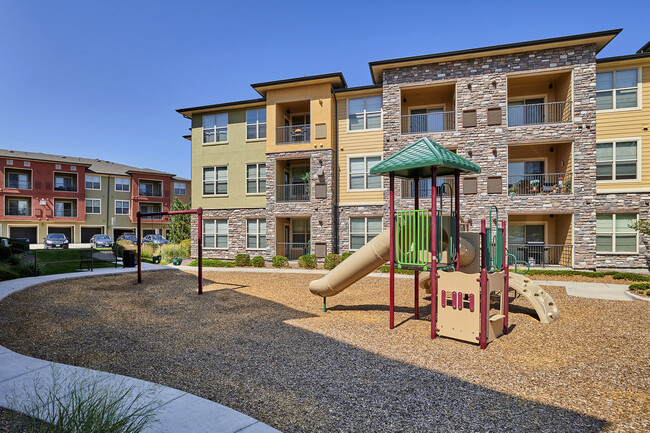 ¡Área de juegos para niños - Acadia at Cornerstar Apartments