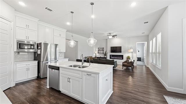 Foto del edificio - 3017 Creek Meadow Dr