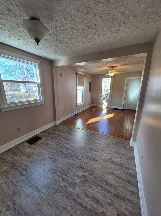 Building Photo - 208 W Miller St