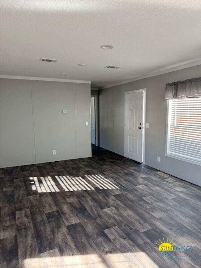 Building Photo - 2- Bedroom home in Defuniak Springs!