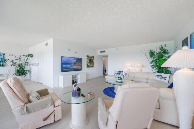 Foto del edificio - 4900 N Ocean Blvd
