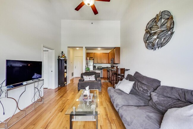 Foto del edificio - 405 E Oakwood Blvd
