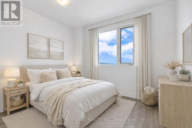 Building Photo - 550 N Service Rd