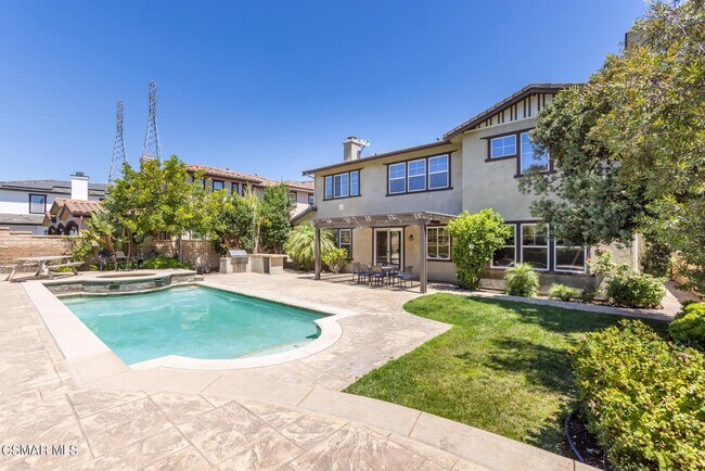 Foto del edificio - 5364 Via Pisa