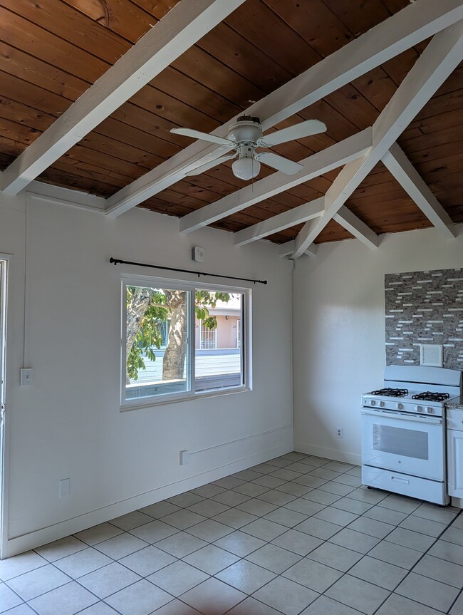 Building Photo - 7002 Linda Vista Rd