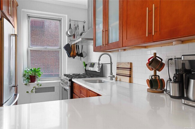 Foto del edificio - 76-15 35th Ave