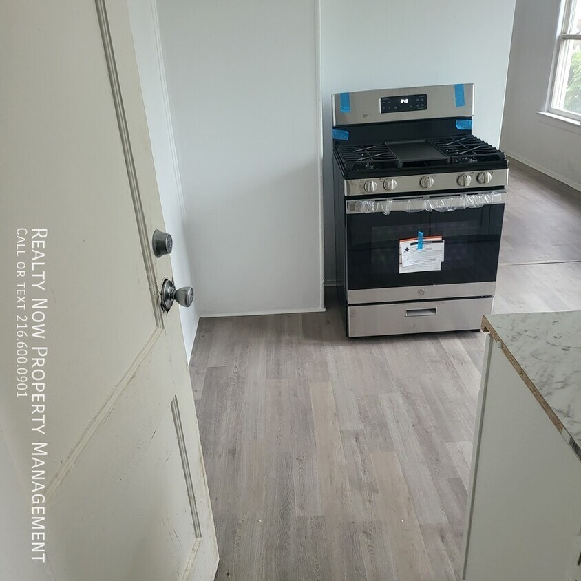 Foto principal - 845 Royal Rd