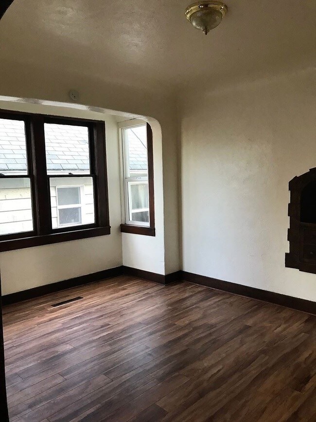 Building Photo - 2 br, 1 bath House - 1023 5th Street