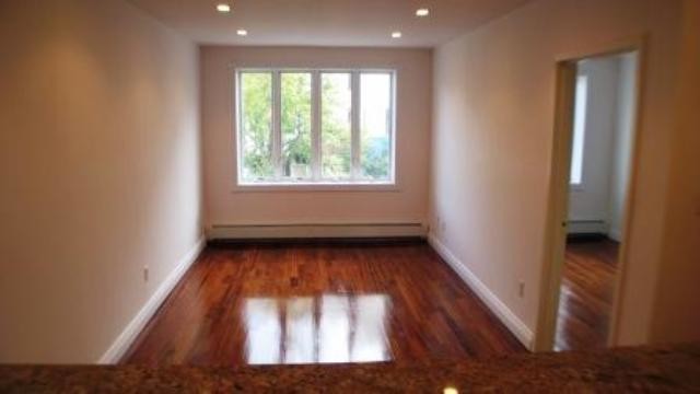 LR - 33-06 Ditmars Blvd