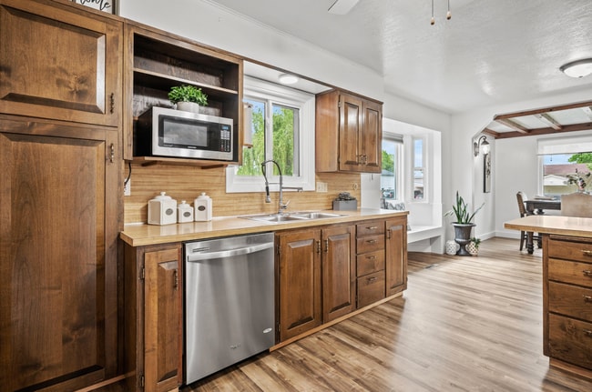 Foto del edificio - 430 W 550 N