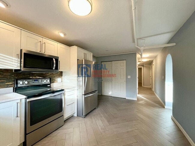 Building Photo - 561.5 S Ogden St