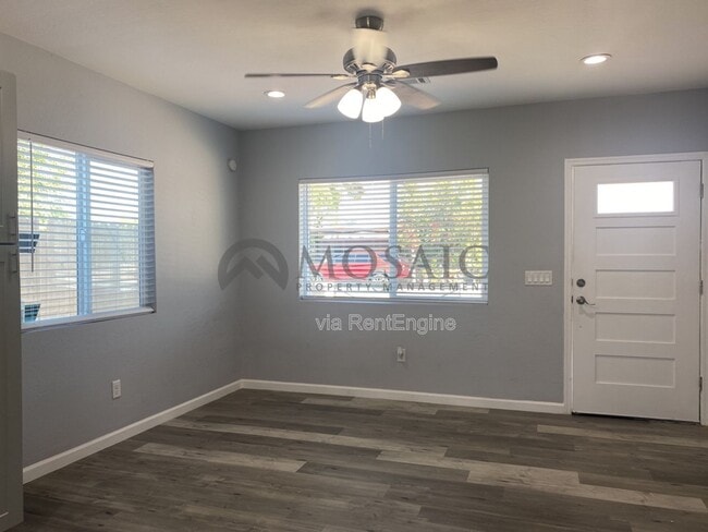 Photo - 257 E Oakland St House