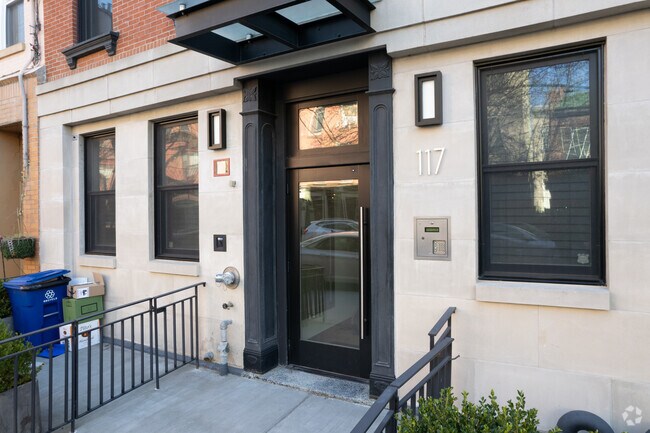 Entrance - 117 WILLOW Ave
