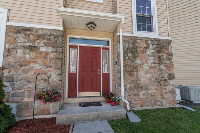 Foto del edificio - 113 Poplar Ct