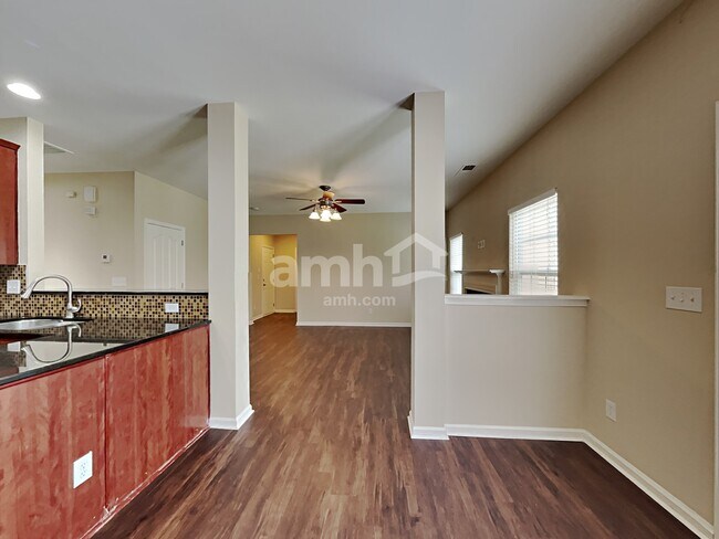 Foto del edificio - 107 Lacona Ter