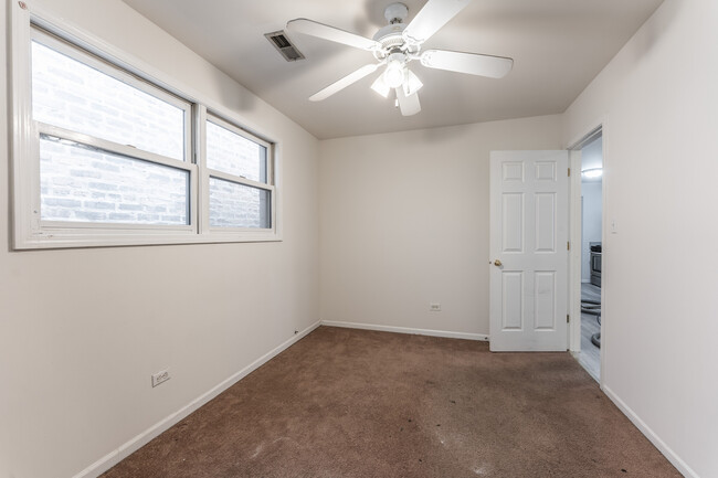 Foto del edificio - 845 N Hoyne Ave