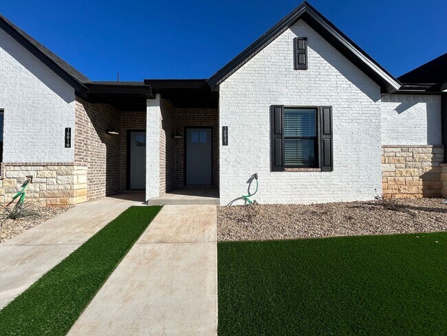 Foto del edificio - Luxury Townhome in Abbey Glen Community!