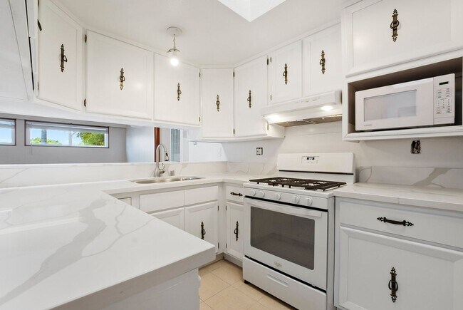 Foto del edificio - Large 3 Bedroom 2 Bathroom House in La Mesa!